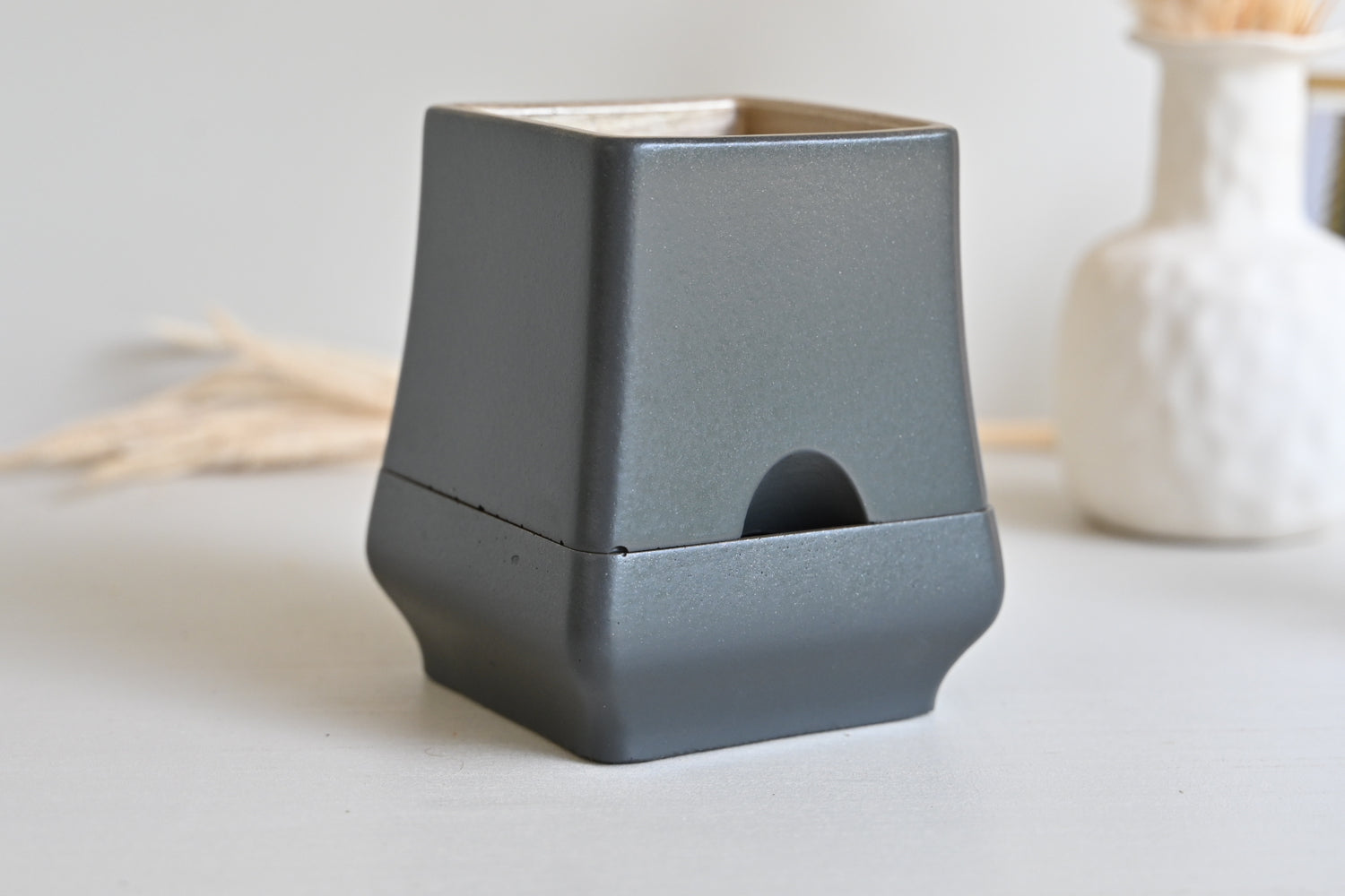Belle - Self-Watering Concrete Planter